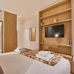 Апартаменты Luxurious Airconditioned Arc De Triomphe *