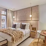 Luxurious Airconditioned Arc De Triomphe