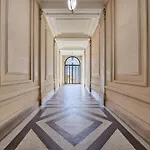 Luxurious Airconditioned Arc De Triomphe 公寓