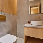 Luxurious Airconditioned Arc De Triomphe
