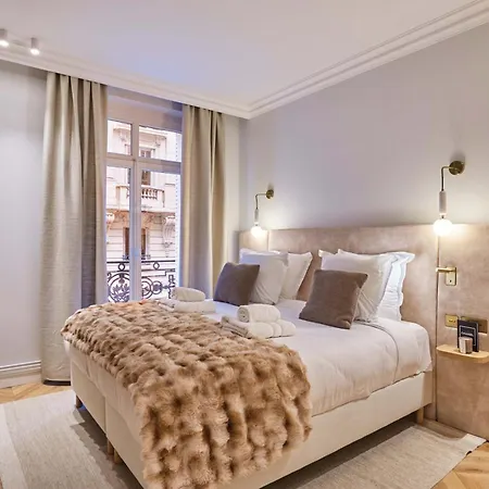 Luxurious Airconditioned Arc De Triomphe Appartement Paris