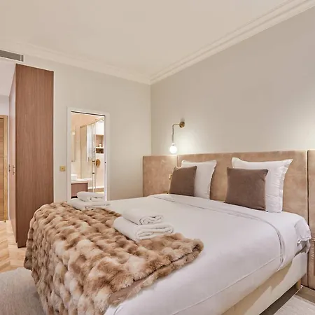 Luxurious Airconditioned Arc De Triomphe * Paris