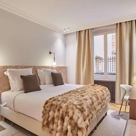 Luxurious Airconditioned Arc De Triomphe * Paris