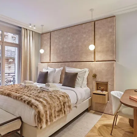 Luxurious Airconditioned Arc De Triomphe