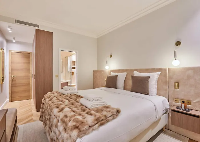 Luxurious Airconditioned Arc De Triomphe * Paris