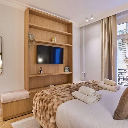 Luxurious Airconditioned Arc De Triomphe *