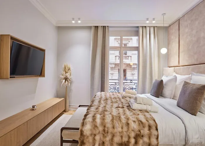 Luxurious Airconditioned Arc De Triomphe *