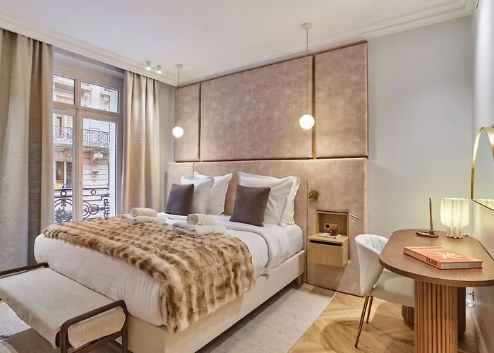 Luxurious Airconditioned Arc De Triomphe