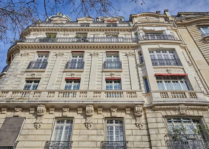 Luxurious Airconditioned Arc De Triomphe